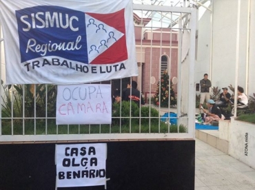 Professores acampam na Câmara de Vereadores de Caruaru