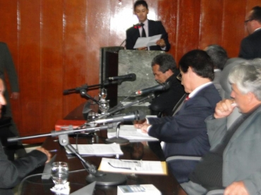 1ª ASSEMBLEIA COM SERVIDORES DA EDUCAÇÃO NO 2º SEMESTRE LETIVO DE 2013-8