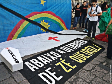 Professores vão até o TJPE