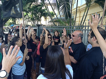 Professores vão até o TJPE