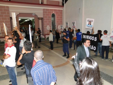 PROTESTOS NA CÂMARA DE VEREADORES